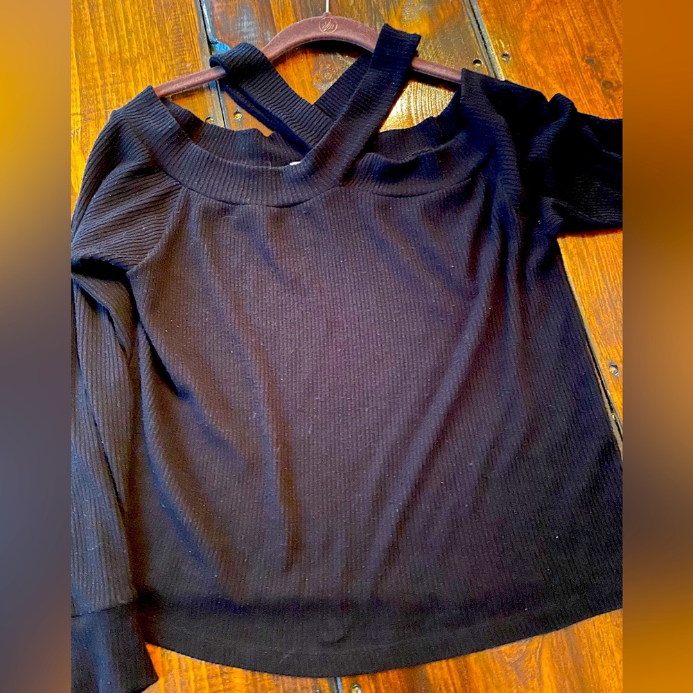 LNA criss cross top